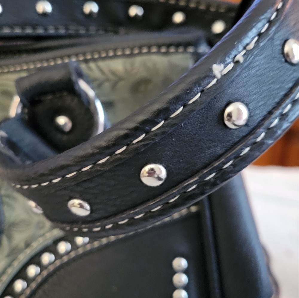 Black Purse - Picture 6 of 10